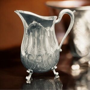 LEONARD FLORAL THEME
SILVERPLATE VINTAGE
FOOTED ICE LIP PITCHER /
JUG 8 1/2"